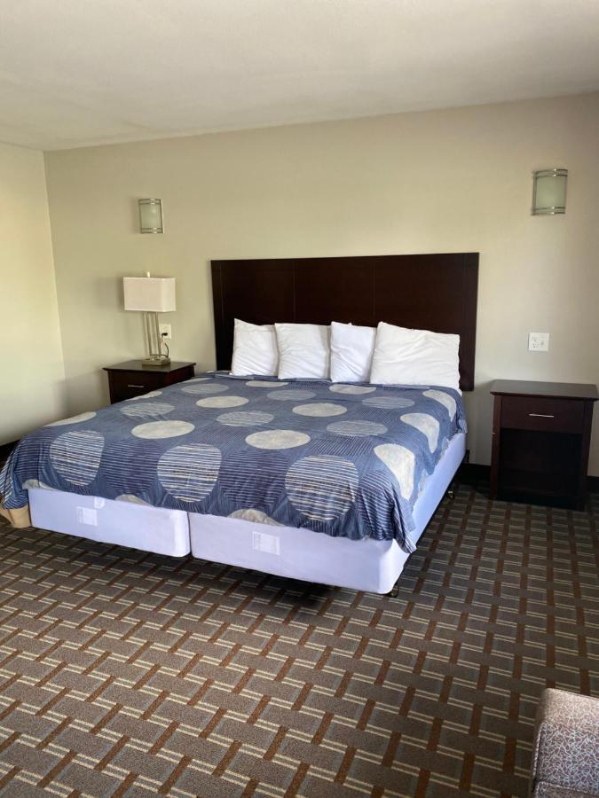 New Budget Inn Eaton Bagian luar foto