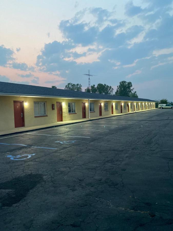 New Budget Inn Eaton Bagian luar foto